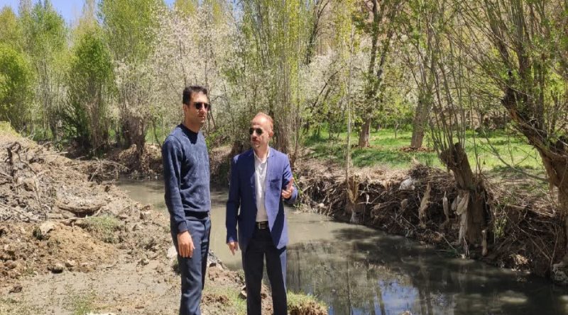 لایروبی بیش از یک کیلومتر از بستر رودخانه فیروزکوه در جهت حفظ آبگذری ایمن سیلاب