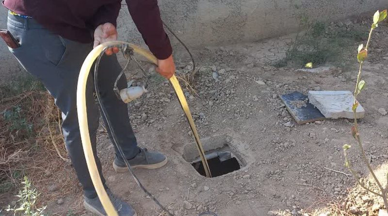 انسداد 8 حلقه چاه غیر مجاز توسط امور منابع آب رباط کریم