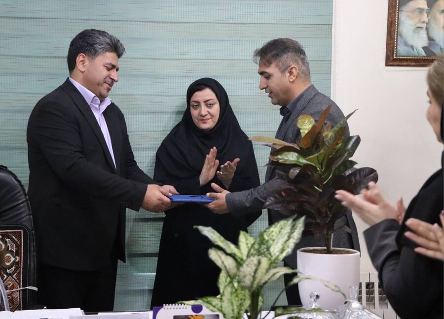 شهرری | تقدیراز مدیربهزیستی و معاون مشارکتهای مردمی شهرری | تقدیراز مدیربهزیستی و معاون مشارکتهای مردمی