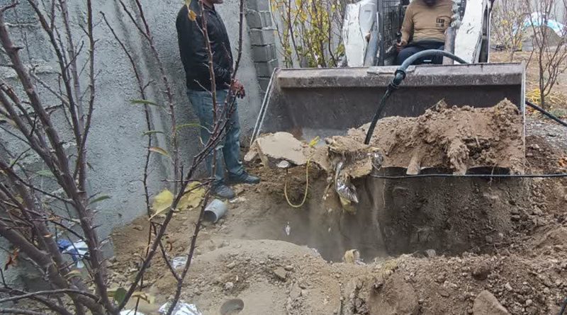 انسداد 3 حلقه چاه غیر مجاز توسط امور منابع آب رباط کریم