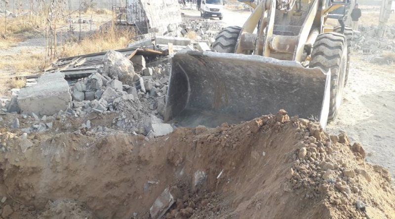 انسداد 15 حلقه چاه غیر مجاز توسط امور منابع آب رباط کریم