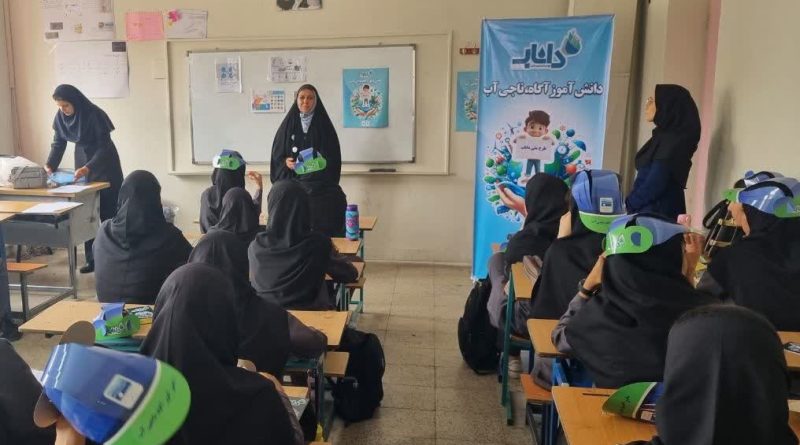 استقبال دانش آموزان مدرسه دخترانه حضرت زینب (س) فشافویه از برگزاری کارگاه آموزشی داناب