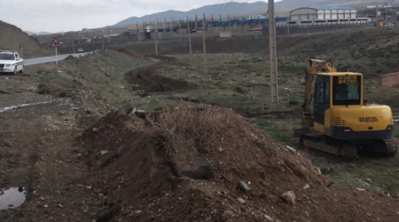 توقیف یک دستگاه حفاری غیر مجاز توسط امور منابع آب دماوند