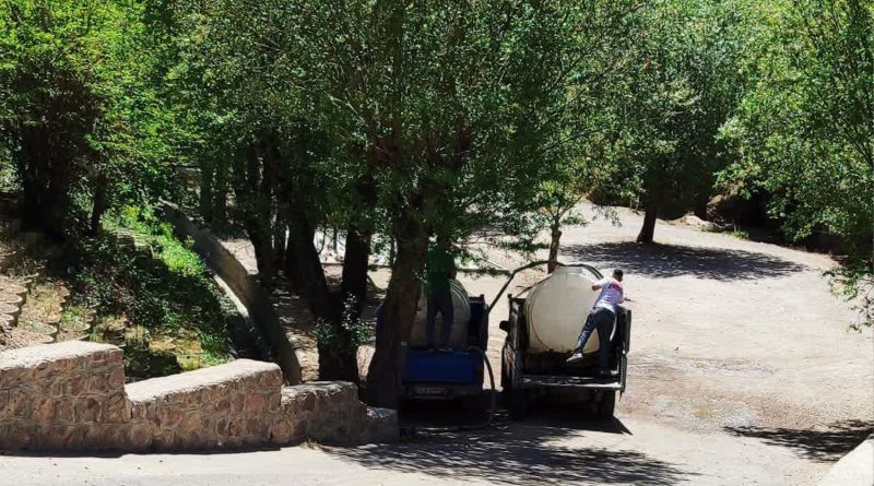 دو دستگاه خودرو نیسان توسط امور منابع آب فیروزکوه توقیف شد