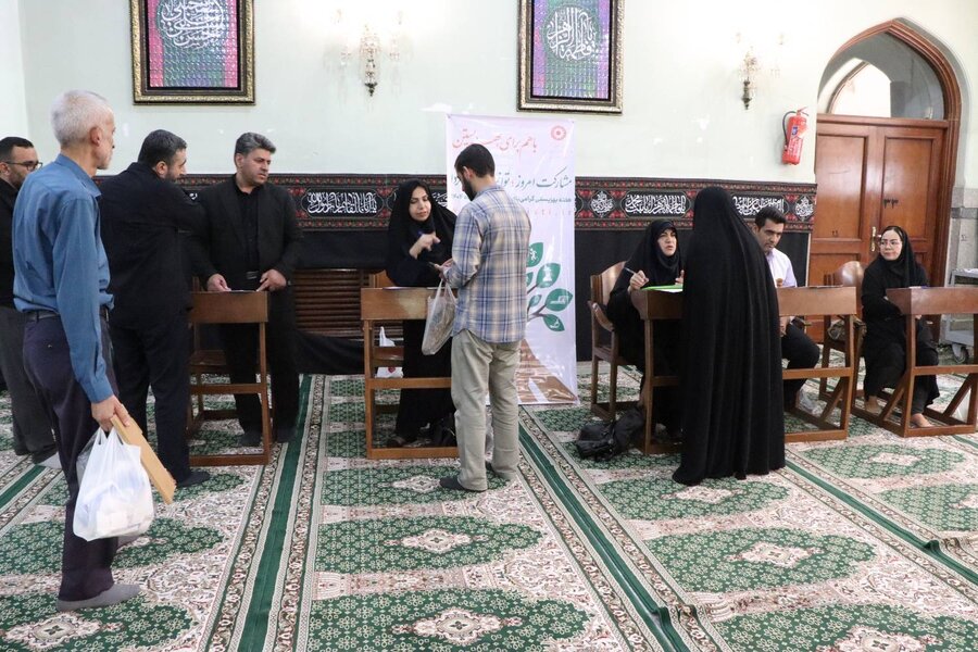 شهرری | سخنرانی مدیر بهزیستی  پیش از خطبه‌های نماز جمعه و برگزاری میز خدمت